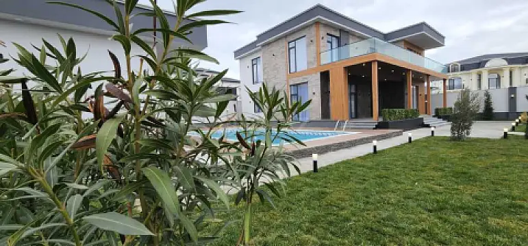 Satılır 7 otaqlı həyət evi 400 m²