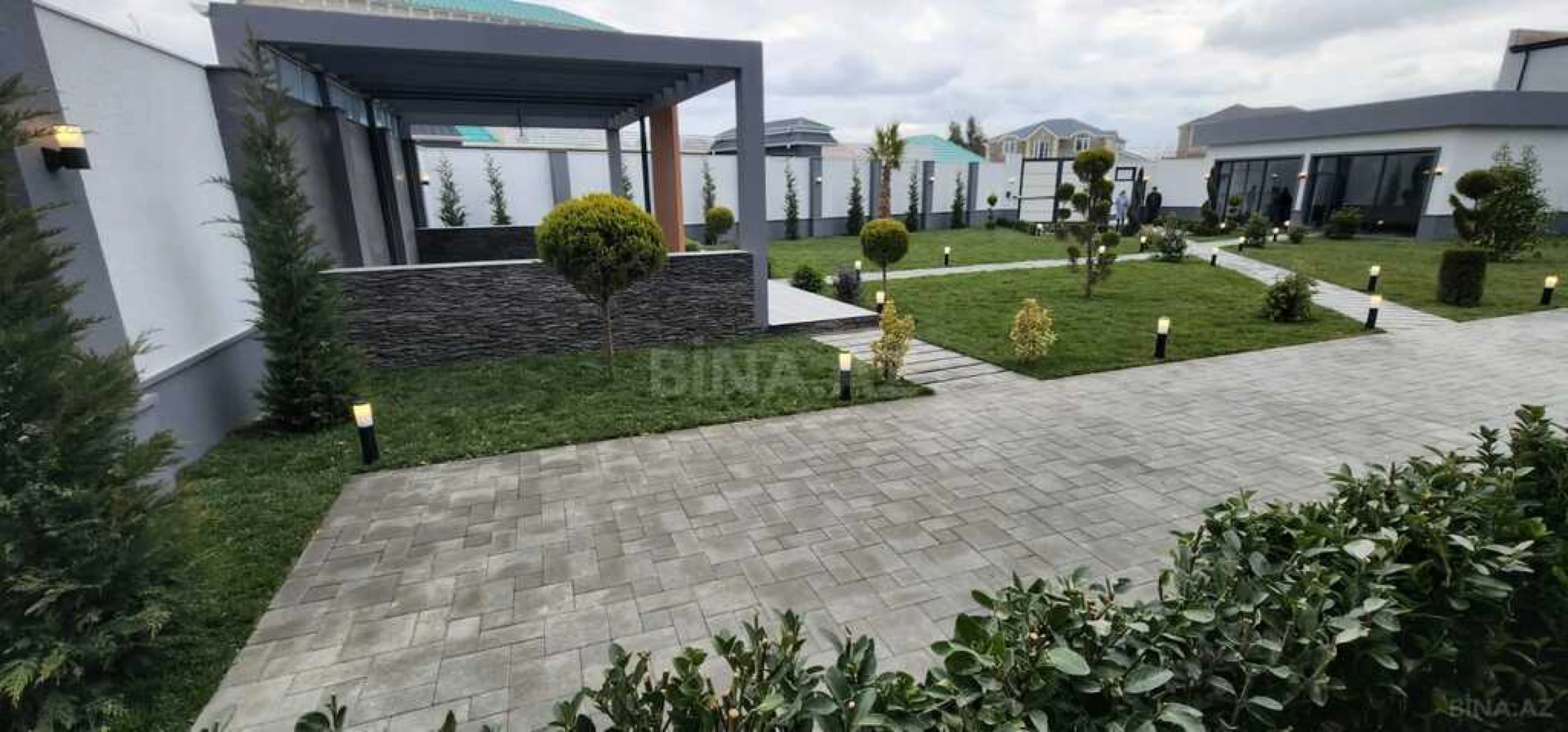 Satılır 7 otaqlı həyət evi 400 m²