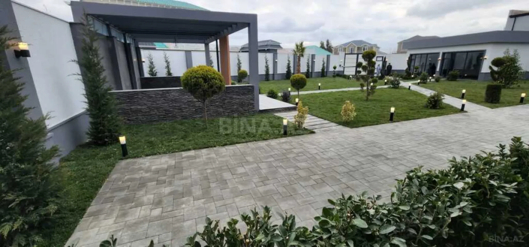 Satılır 7 otaqlı həyət evi 400 m²