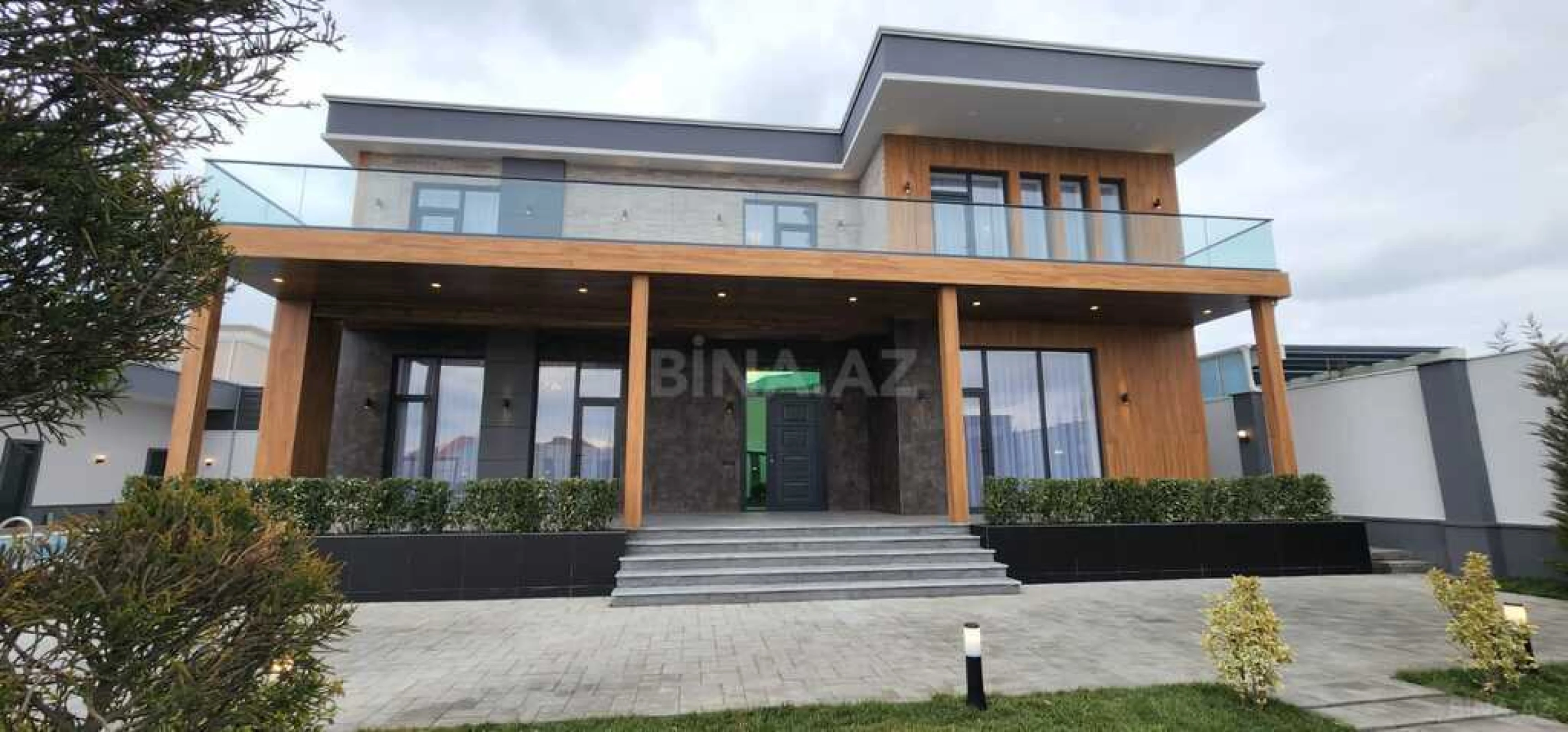 Satılır 7 otaqlı həyət evi 400 m²