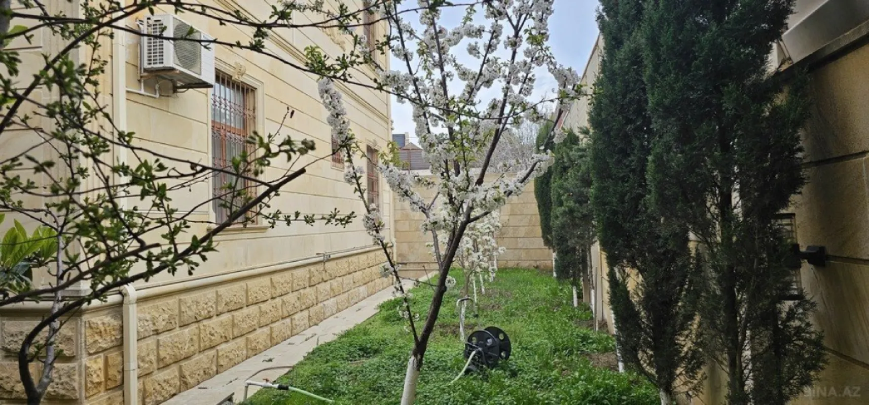 Satılır 6 otaqlı həyət evi 400 m²