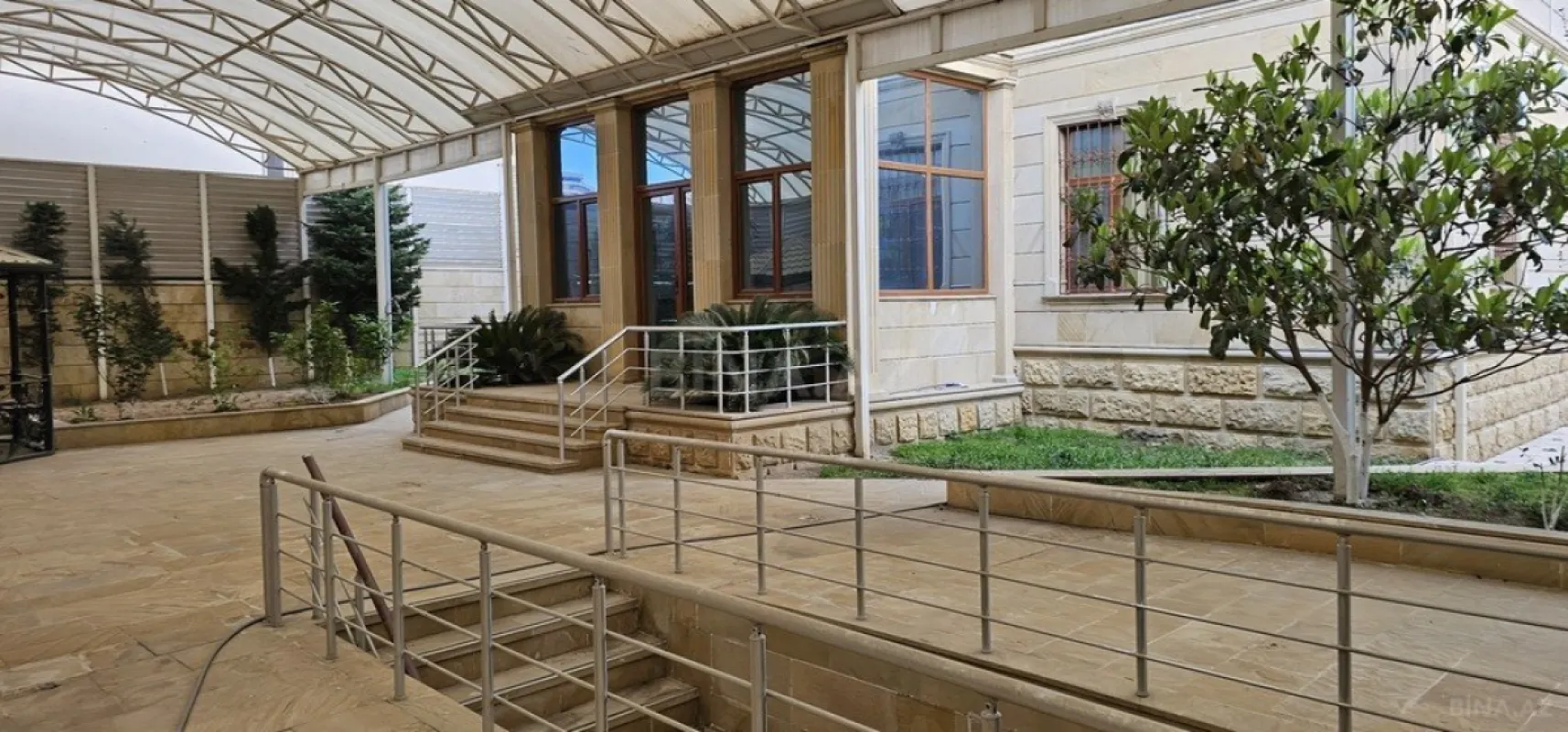 Satılır 6 otaqlı həyət evi 400 m²