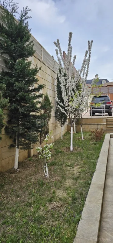 Satılır 6 otaqlı həyət evi 400 m²