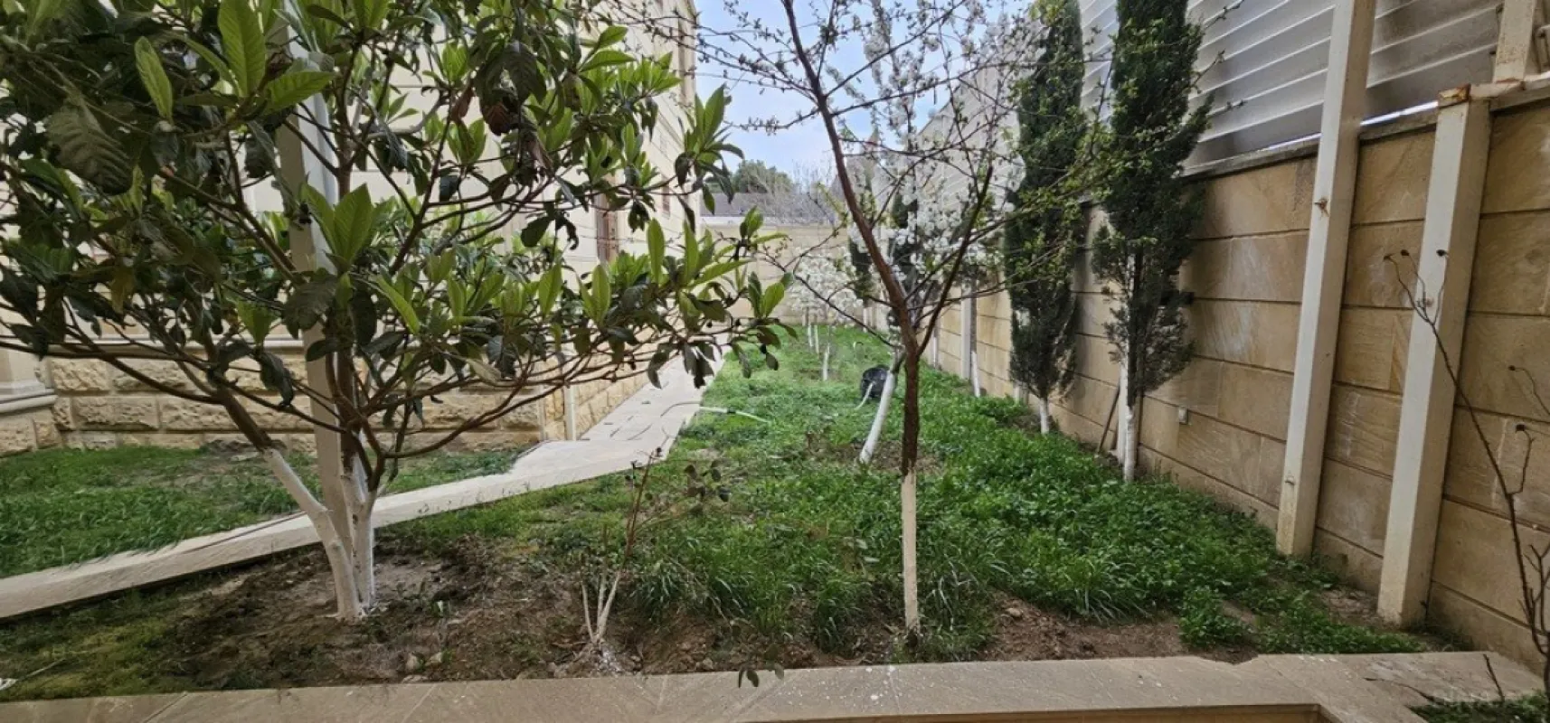 Satılır 6 otaqlı həyət evi 400 m²