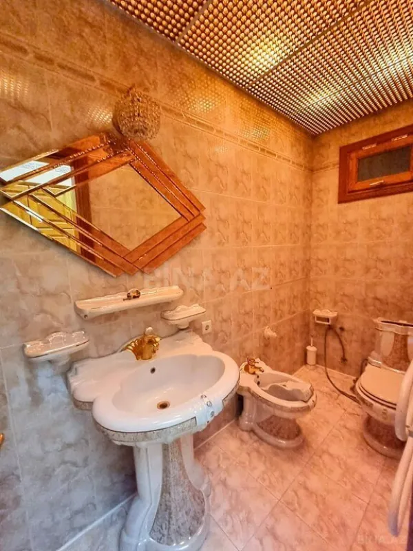 Satılır 4 otaqlı mənzil 380 m²