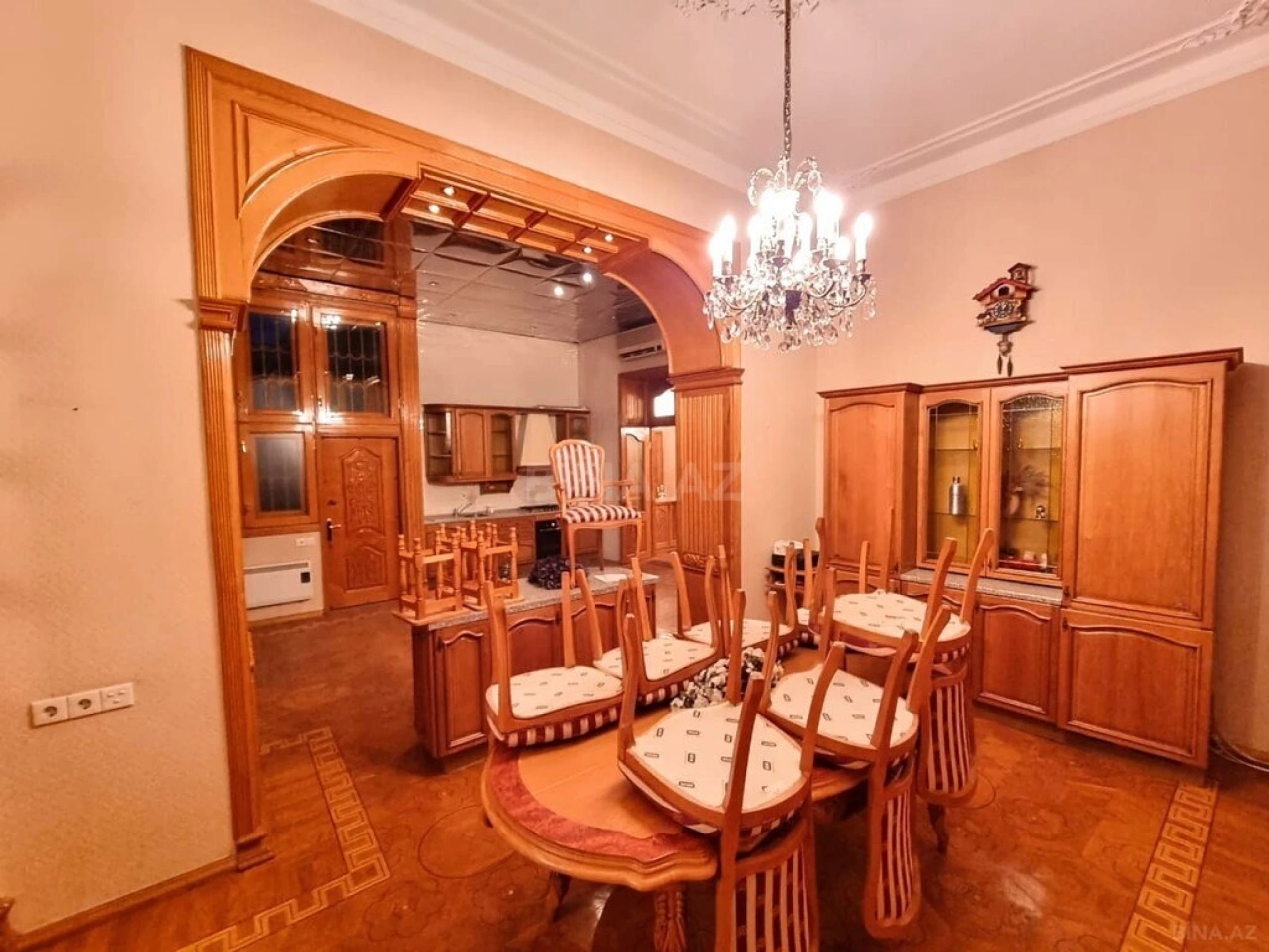 Satılır 4 otaqlı mənzil 380 m²
