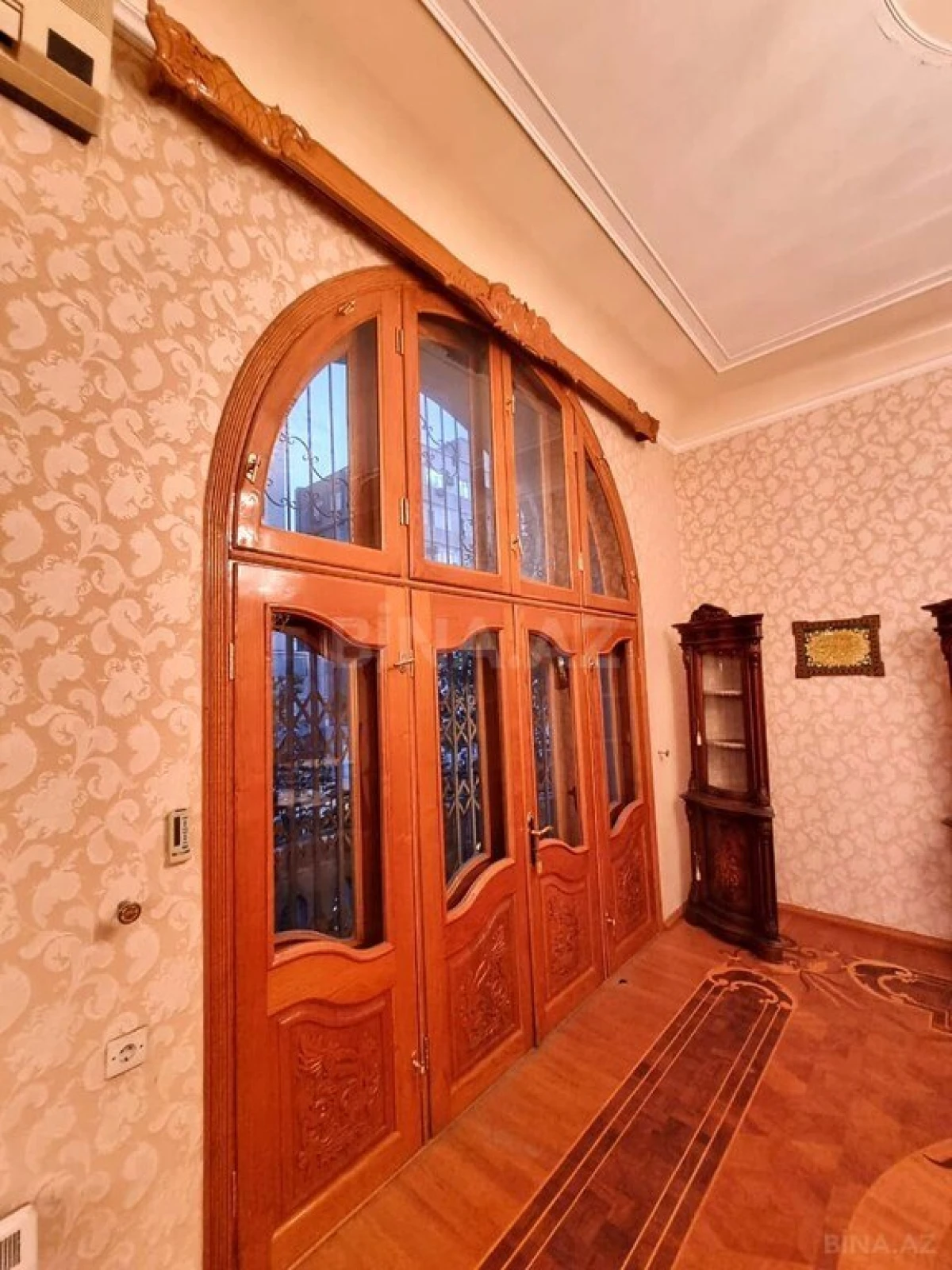Satılır 4 otaqlı mənzil 380 m²