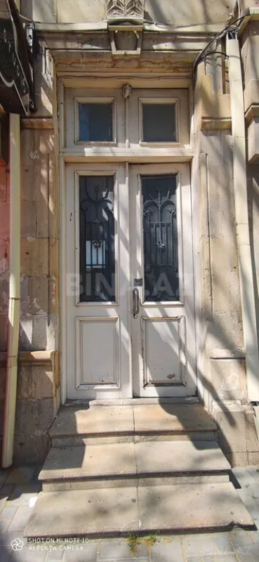 Satılır 4 otaqlı mənzil 380 m²