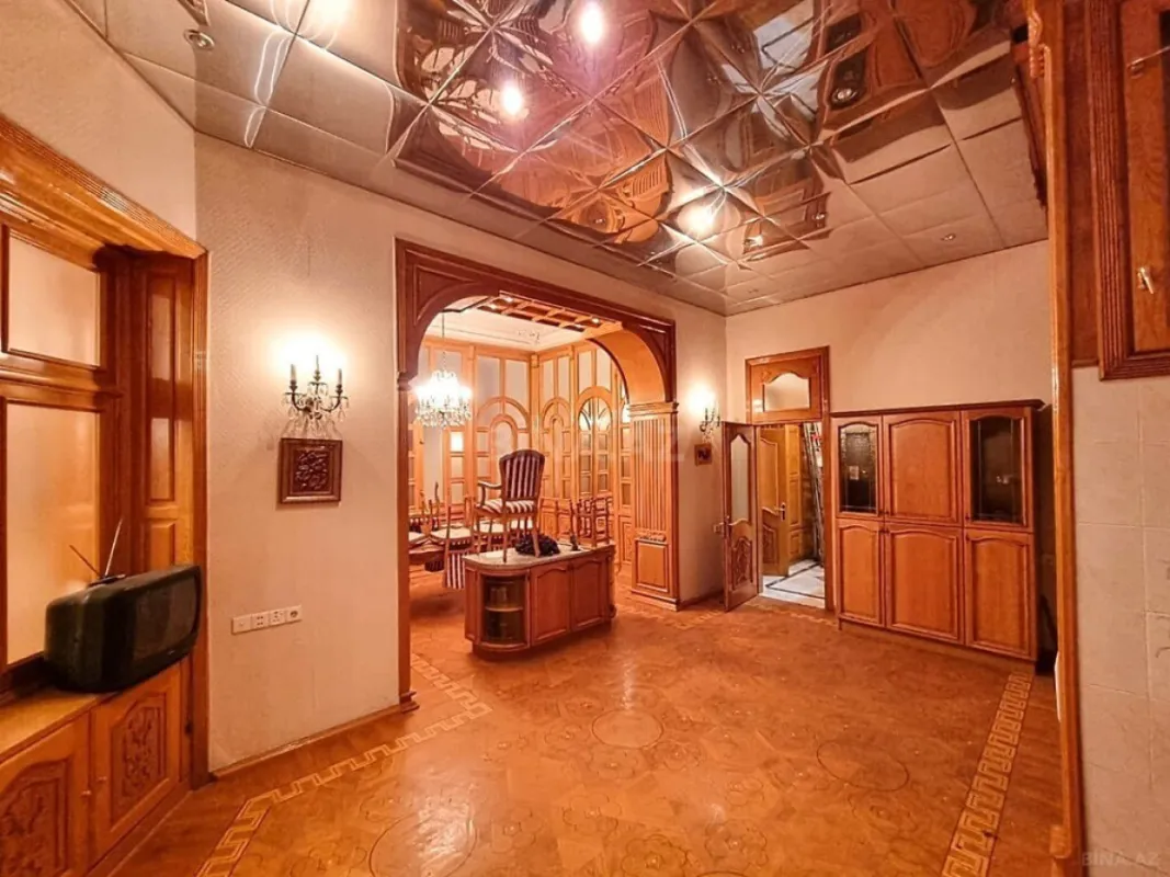 Satılır 4 otaqlı mənzil 380 m²