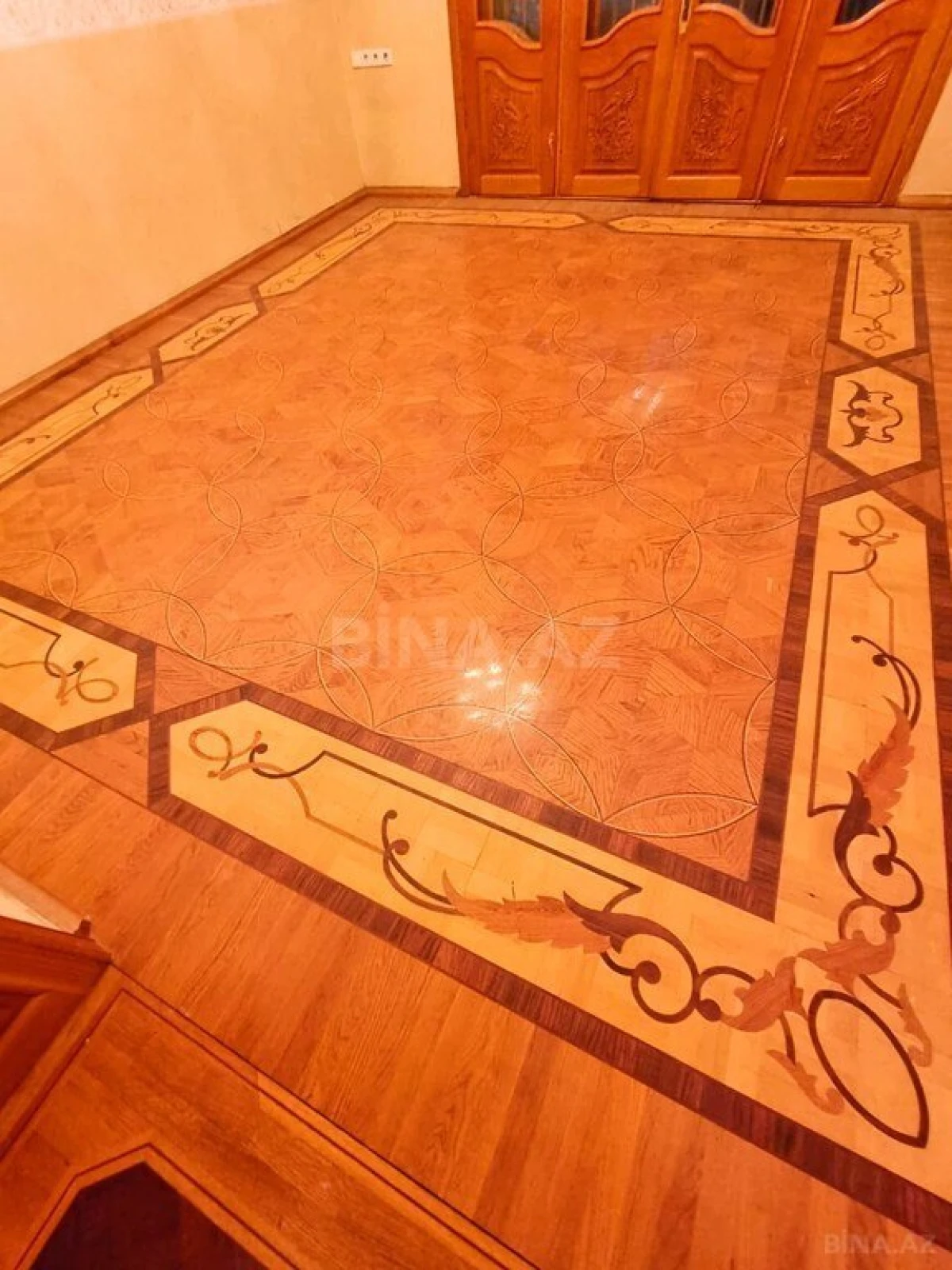 Satılır 4 otaqlı mənzil 380 m²