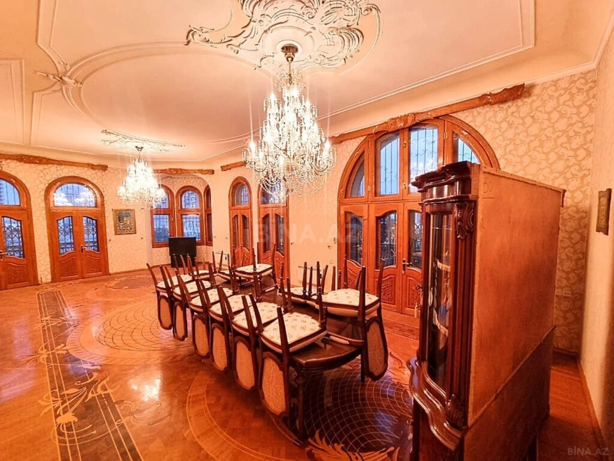 Satılır 4 otaqlı mənzil 380 m²