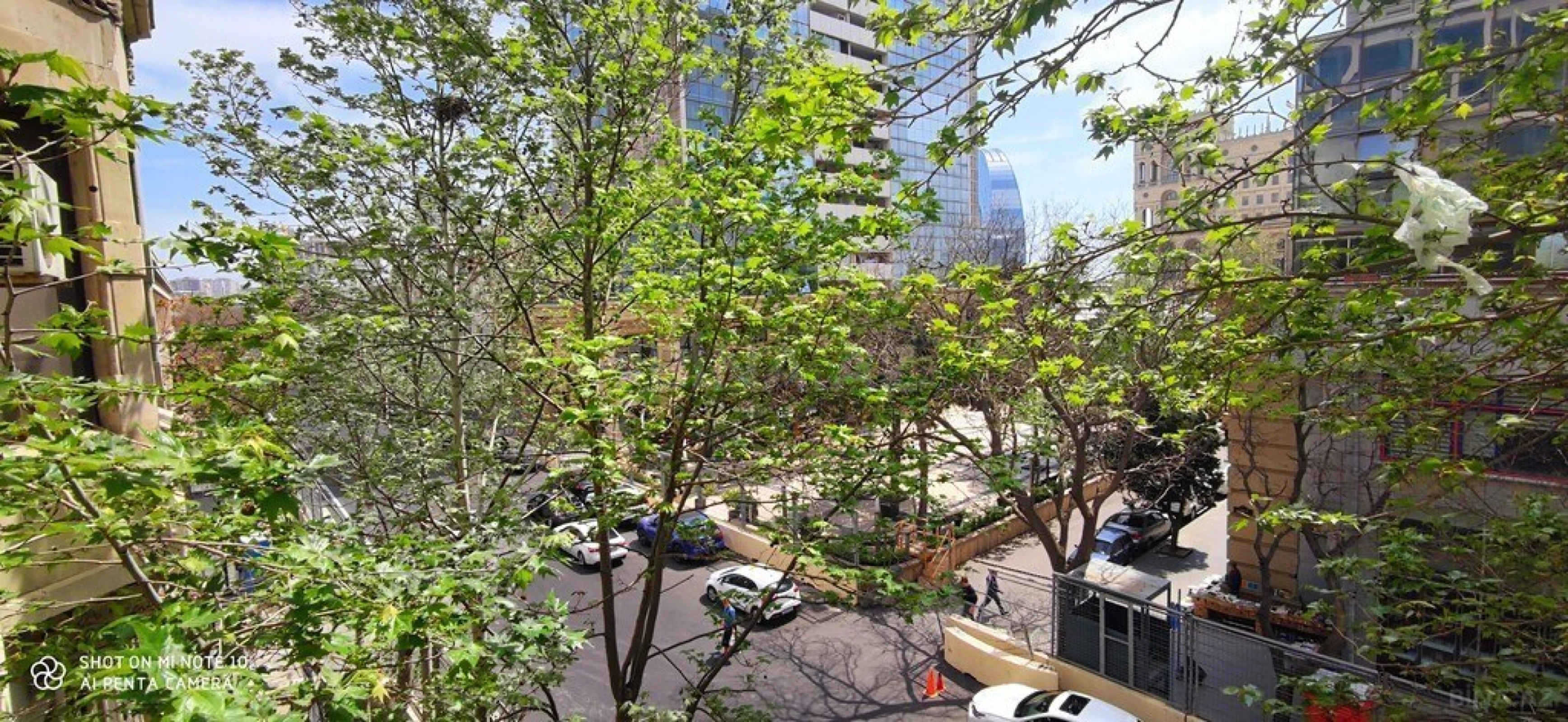 Satılır 4 otaqlı mənzil 380 m²