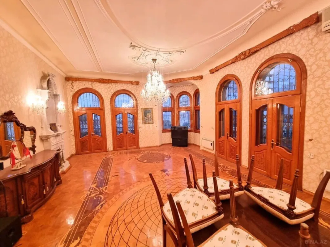 Satılır 4 otaqlı mənzil 380 m²