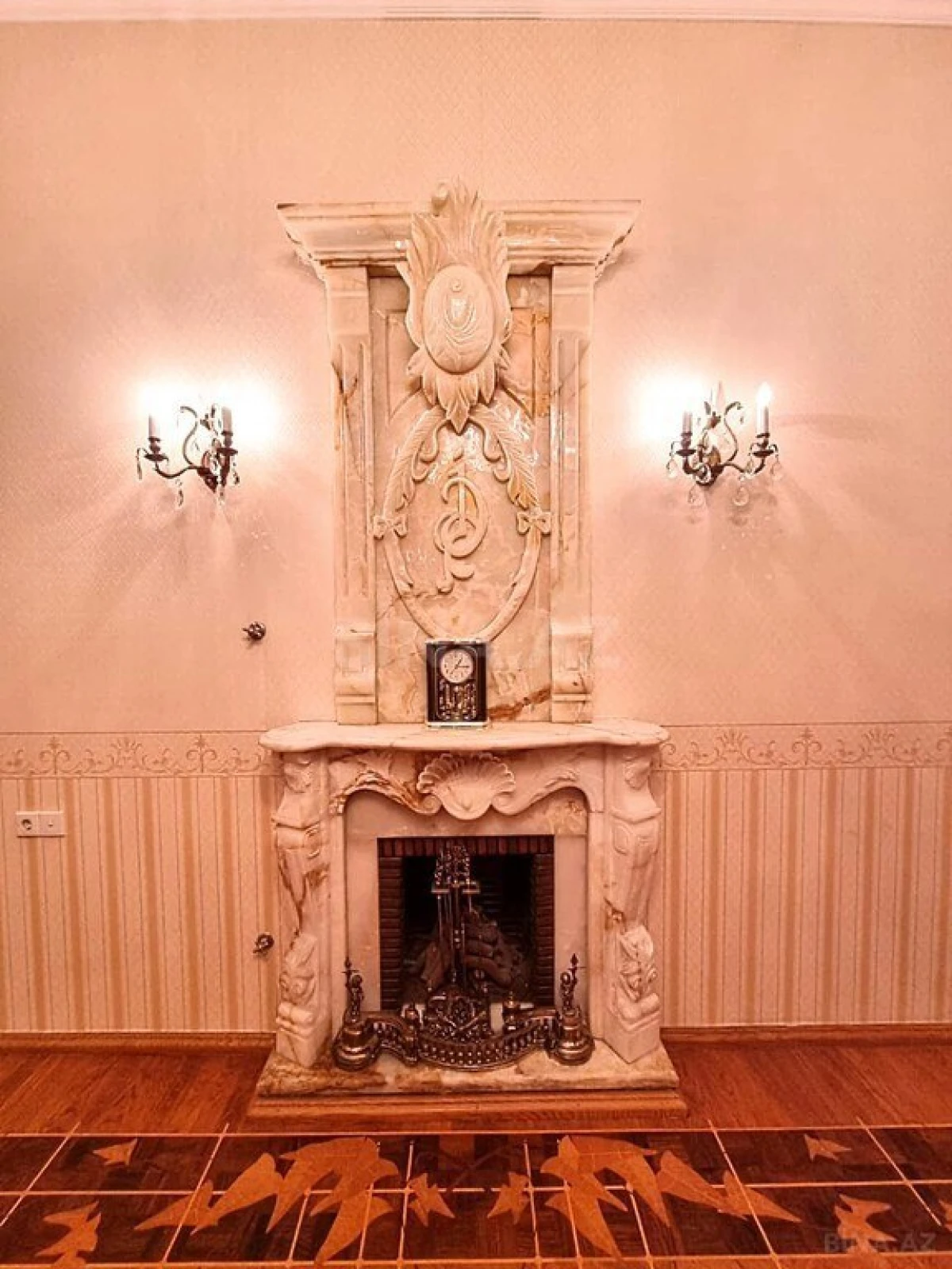 Satılır 4 otaqlı mənzil 380 m²