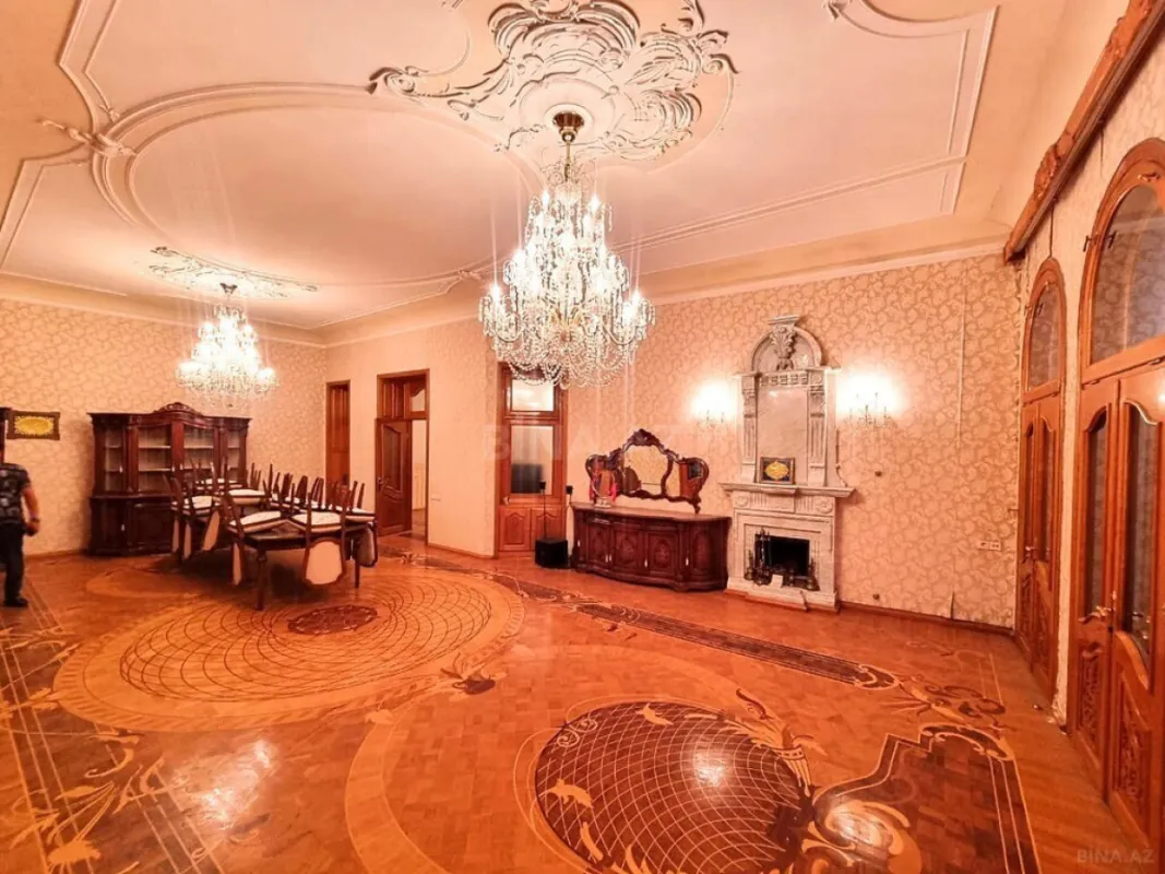 Satılır 4 otaqlı mənzil 380 m²