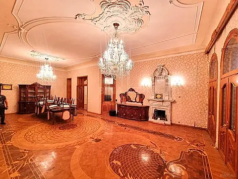 Satılır 4 otaqlı mənzil 380 m²