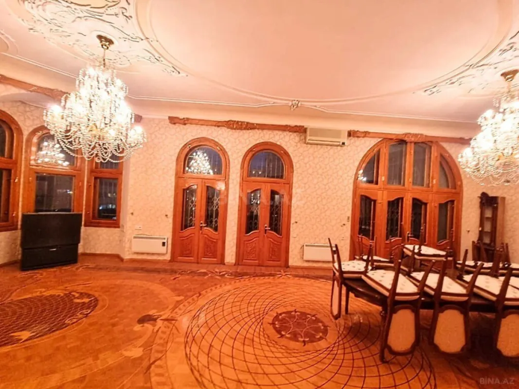 Satılır 4 otaqlı mənzil 380 m²