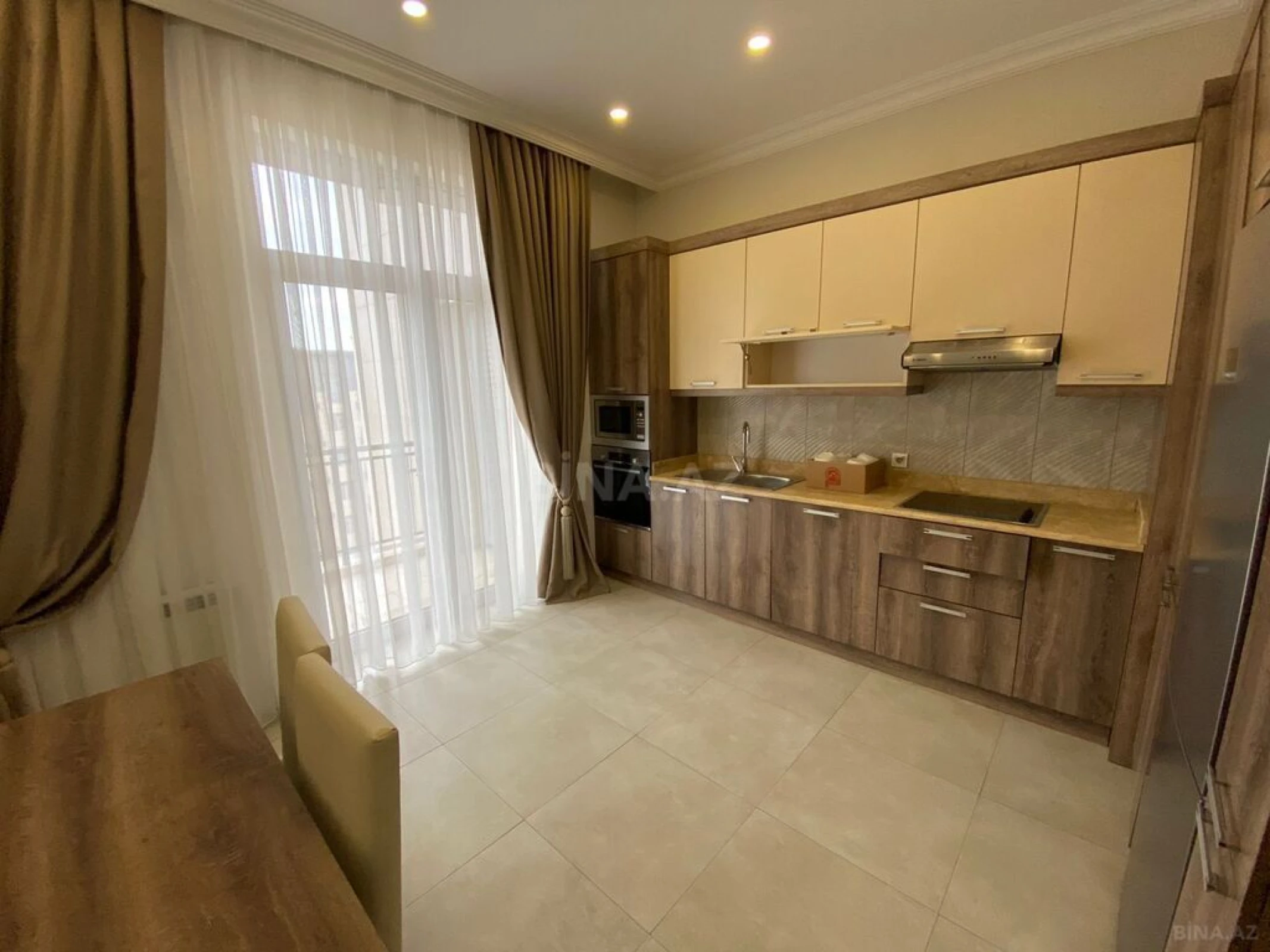 Kirayə verilir 3 otaqlı mənzil 140 m²