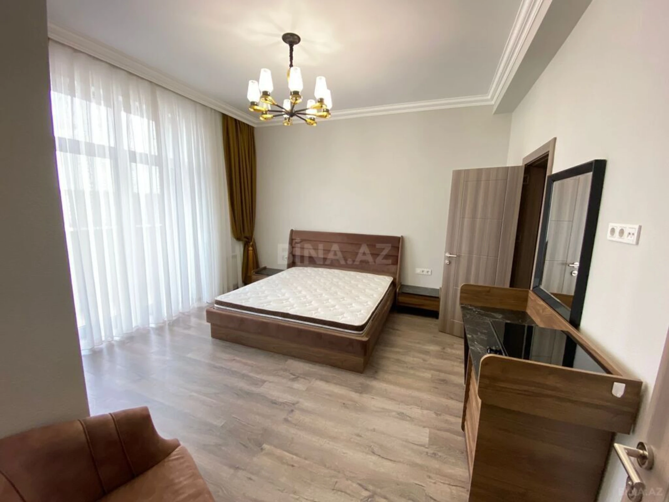 Kirayə verilir 3 otaqlı mənzil 140 m²
