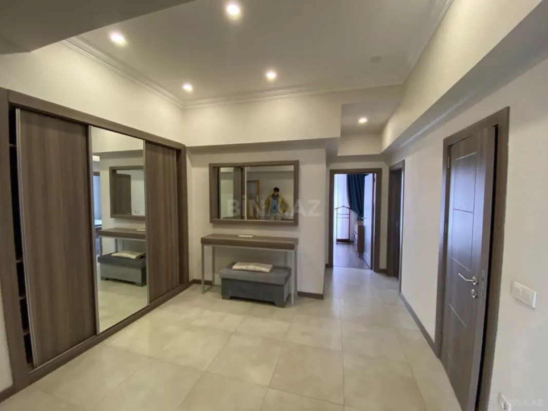 Kirayə verilir 3 otaqlı mənzil 140 m²