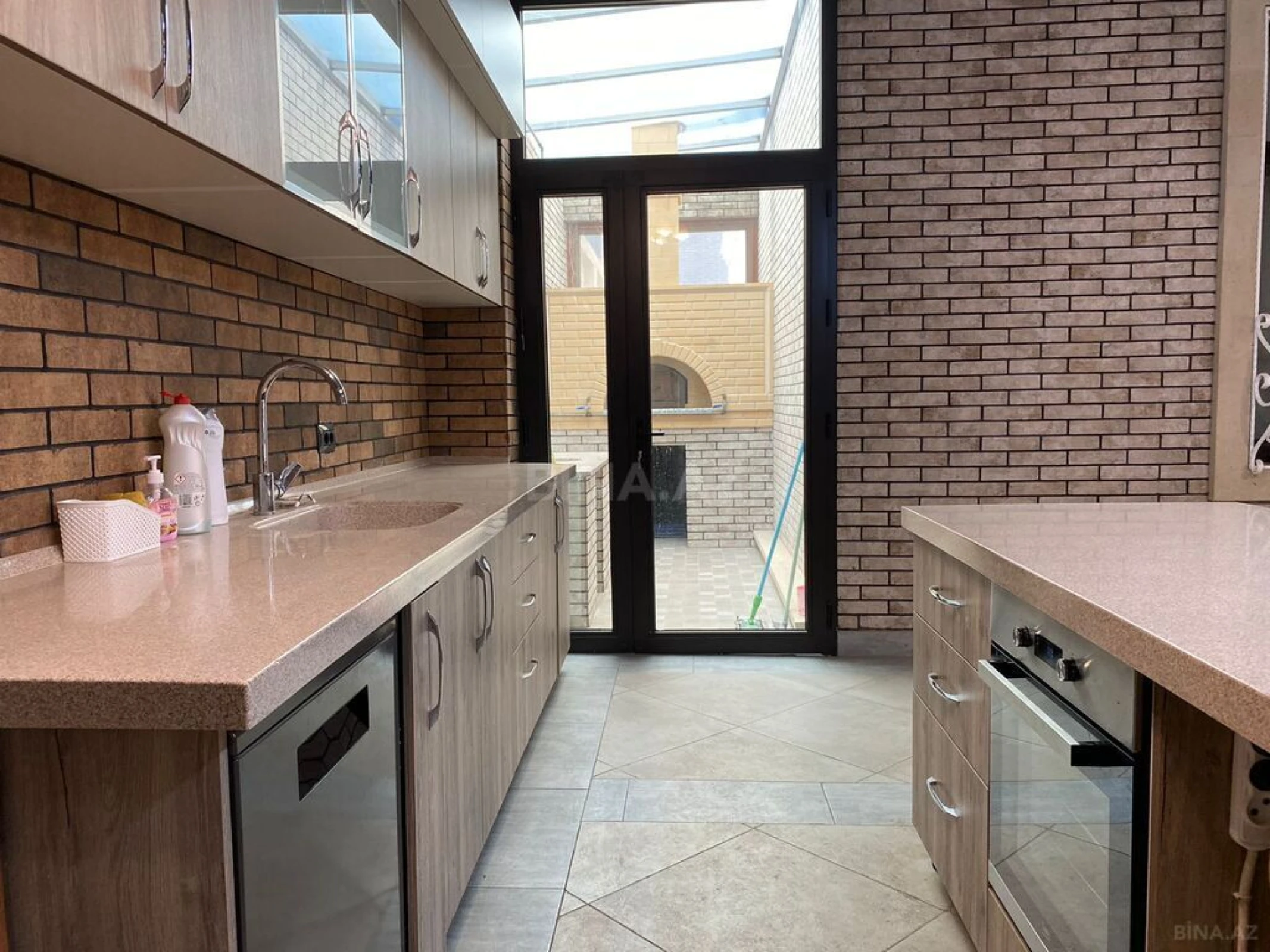 Kirayə verilir 5 otaqlı həyət evi 340 m²