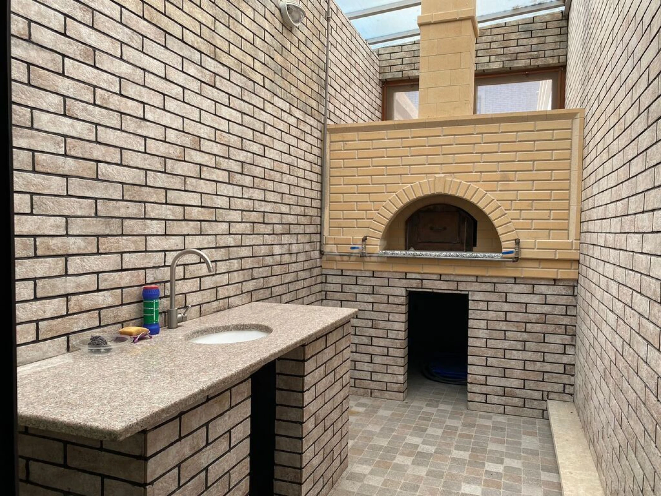 Kirayə verilir 5 otaqlı həyət evi 340 m²