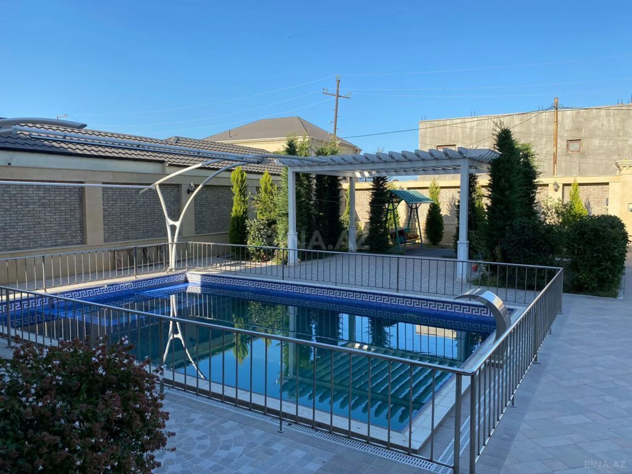 Kirayə verilir 5 otaqlı həyət evi 340 m²