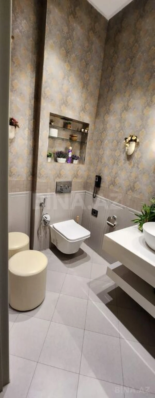 Satılır 5 otaqlı mənzil 246 m²