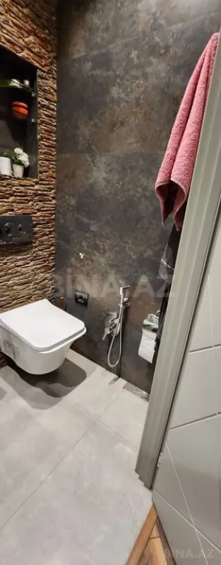 Satılır 5 otaqlı mənzil 246 m²