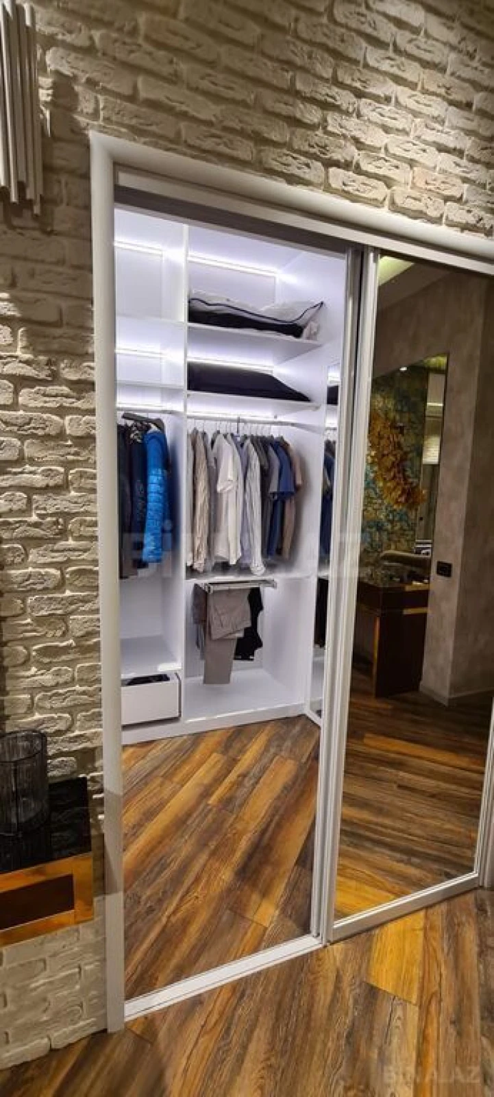 Satılır 5 otaqlı mənzil 246 m²