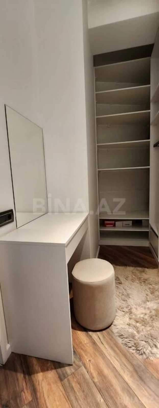 Satılır 5 otaqlı mənzil 246 m²