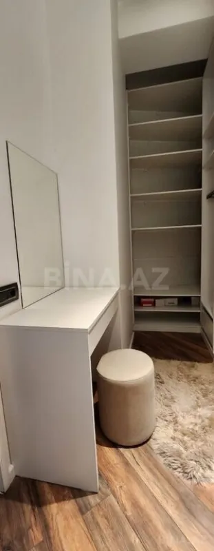 Satılır 5 otaqlı mənzil 246 m²