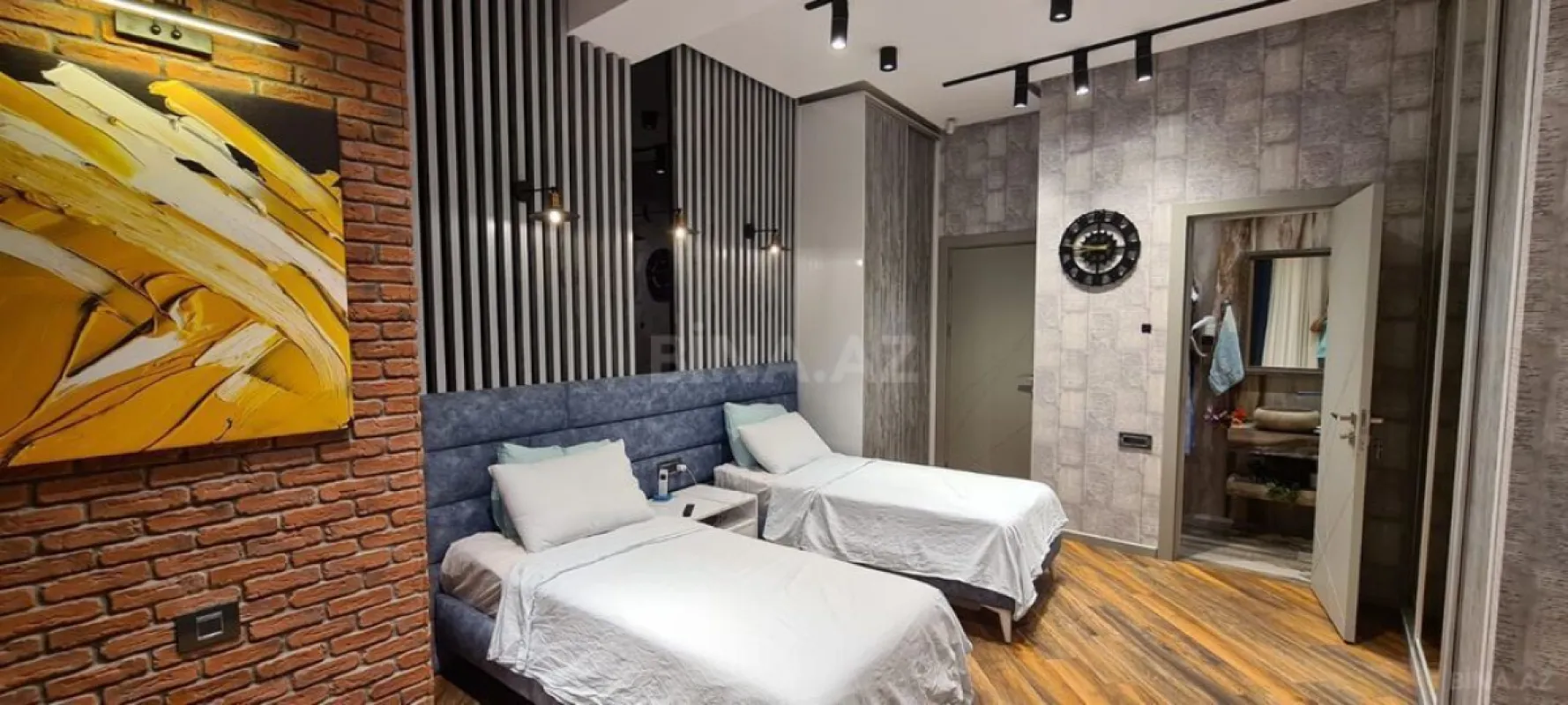 Satılır 5 otaqlı mənzil 246 m²