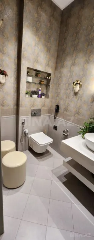 Satılır 5 otaqlı mənzil 246 m²