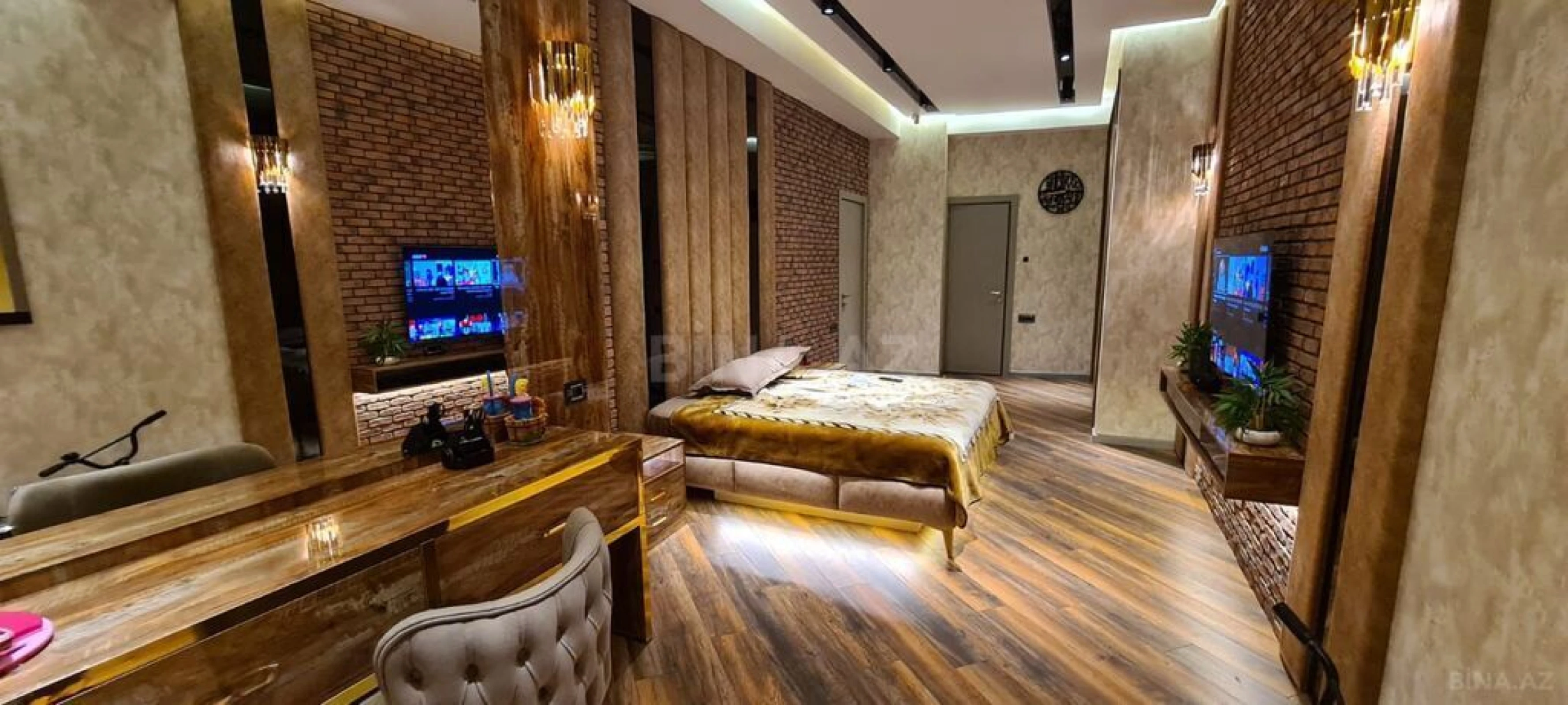 Satılır 5 otaqlı mənzil 246 m²