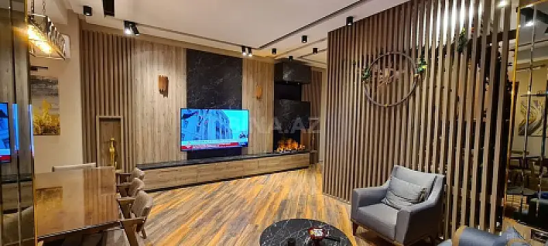 Satılır 5 otaqlı mənzil 246 m²