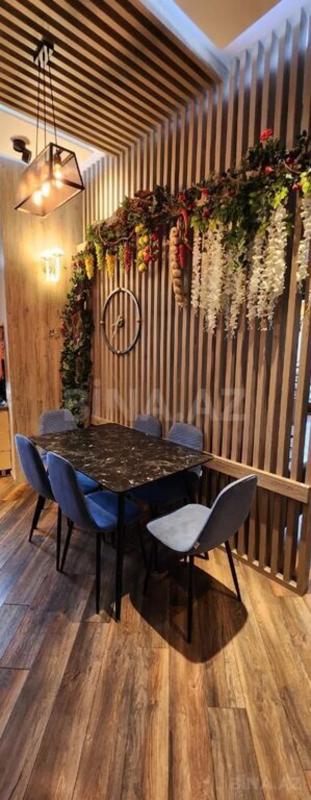 Satılır 5 otaqlı mənzil 246 m²