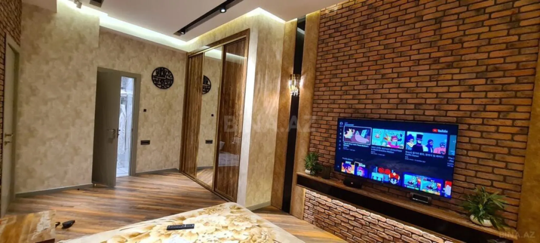 Satılır 5 otaqlı mənzil 246 m²