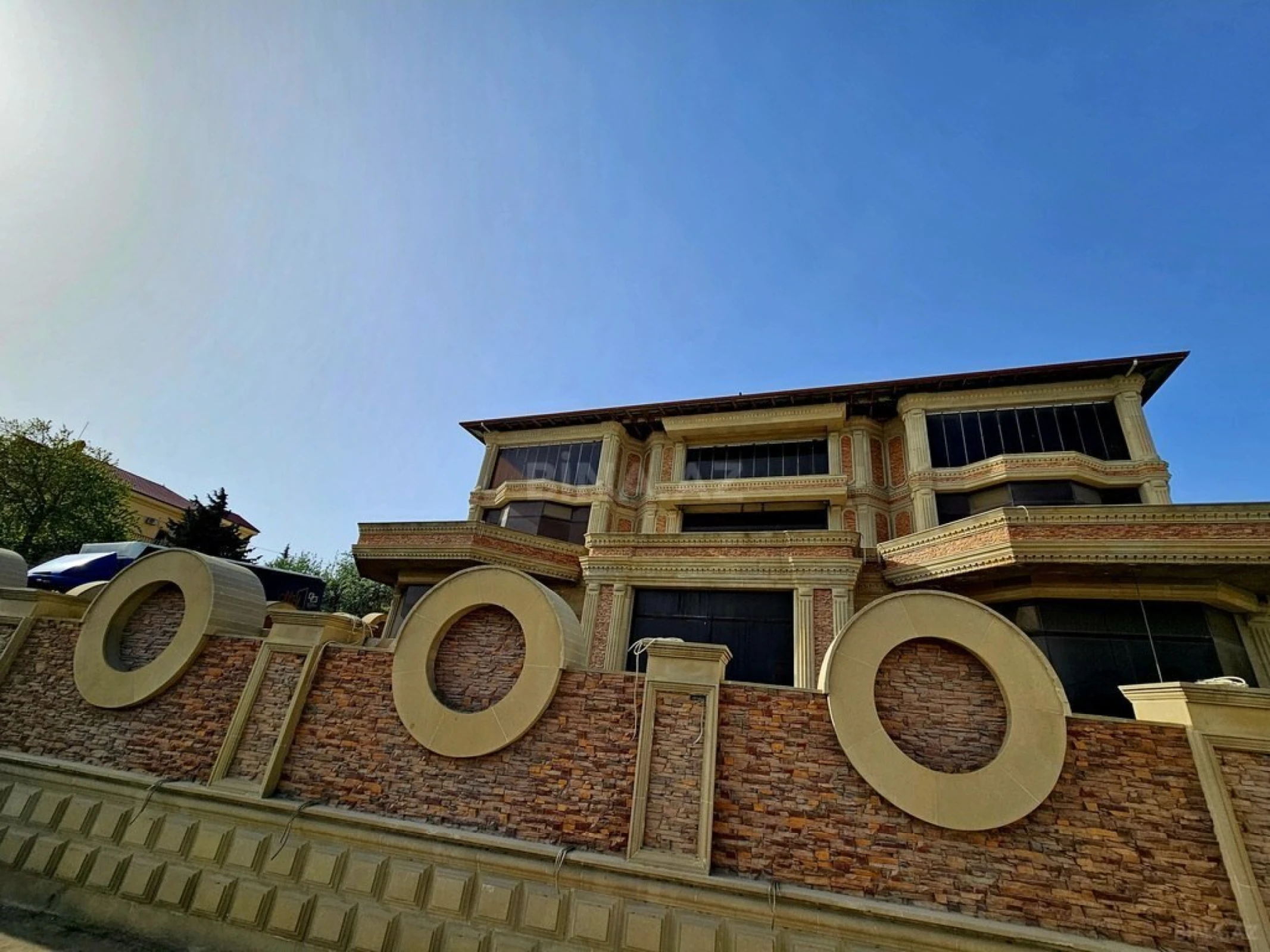 Satılır obyekt 1500 m²