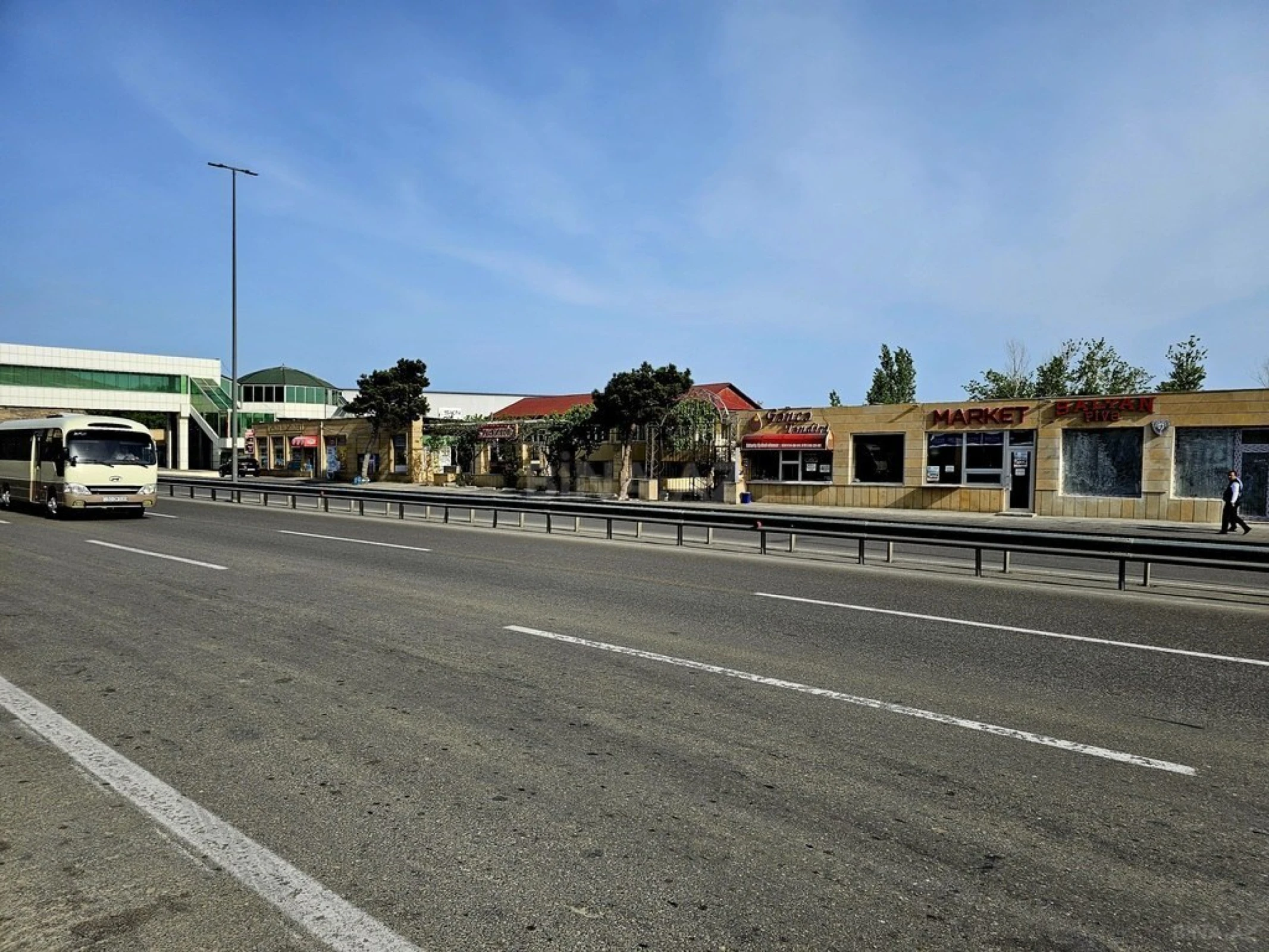 Satılır obyekt 1500 m²