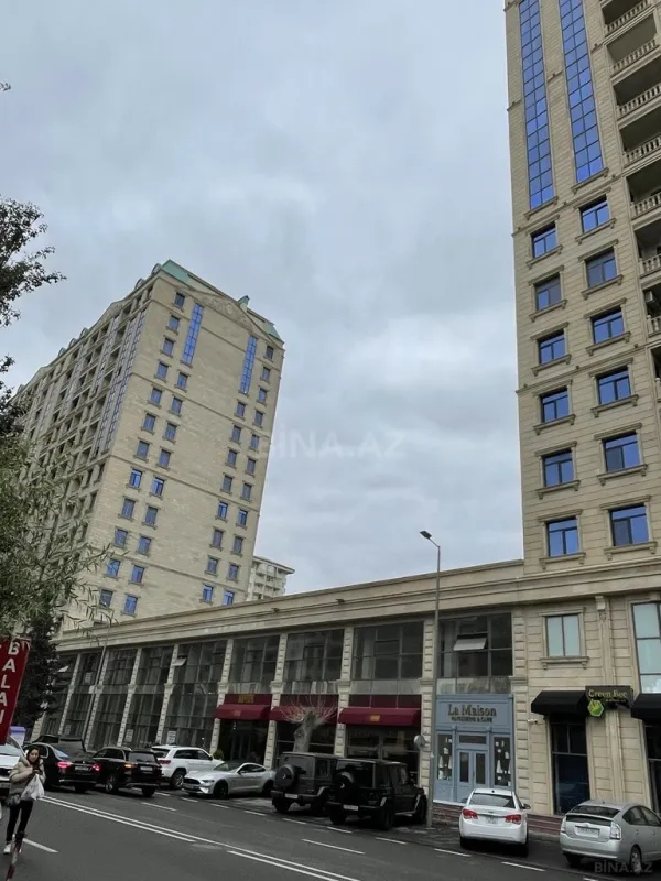 Satılır 4 otaqlı mənzil 231.41 m²