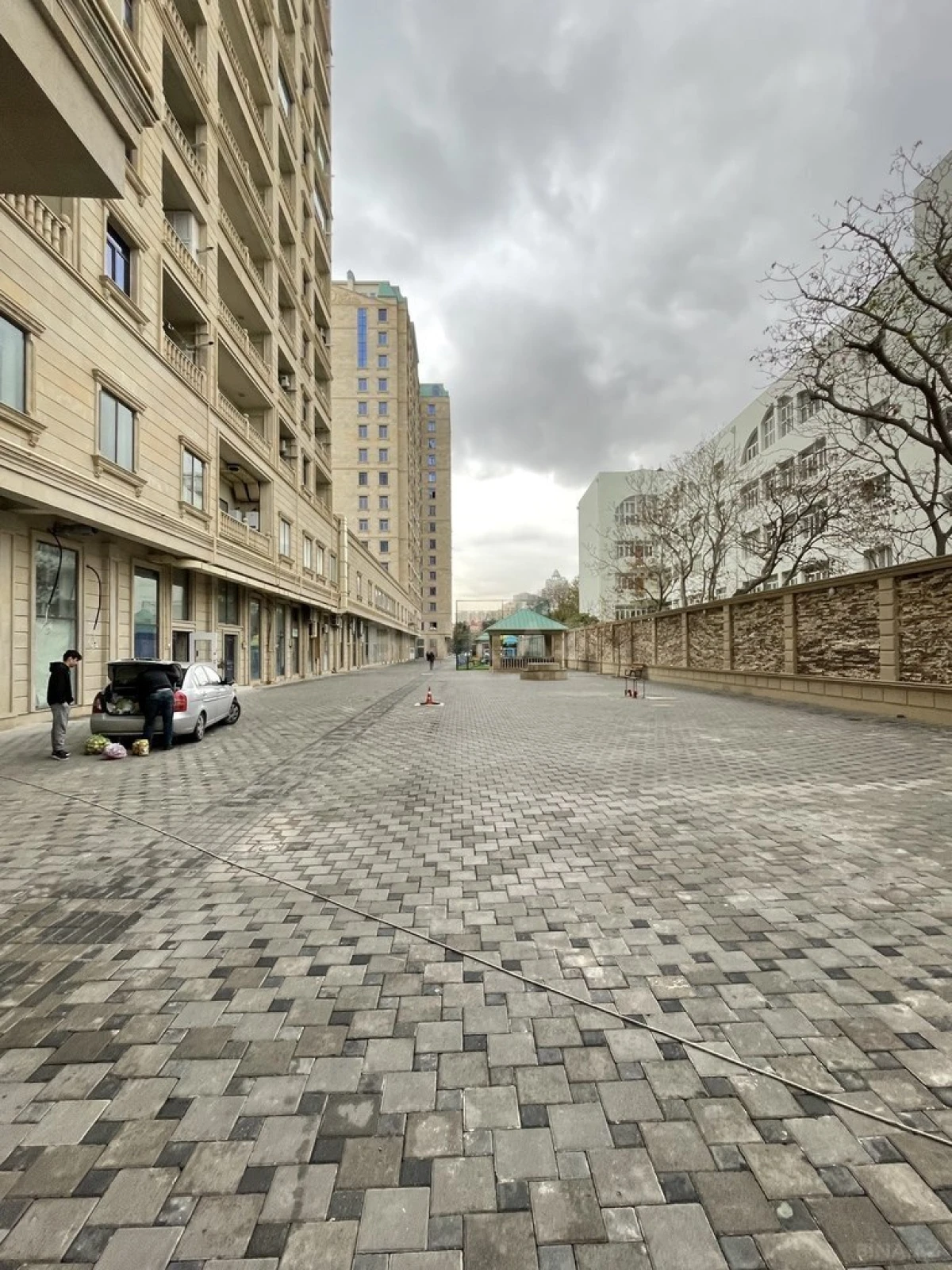 Satılır 4 otaqlı mənzil 231.41 m²