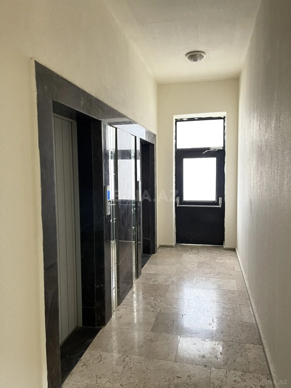 Satılır 4 otaqlı mənzil 231.41 m²