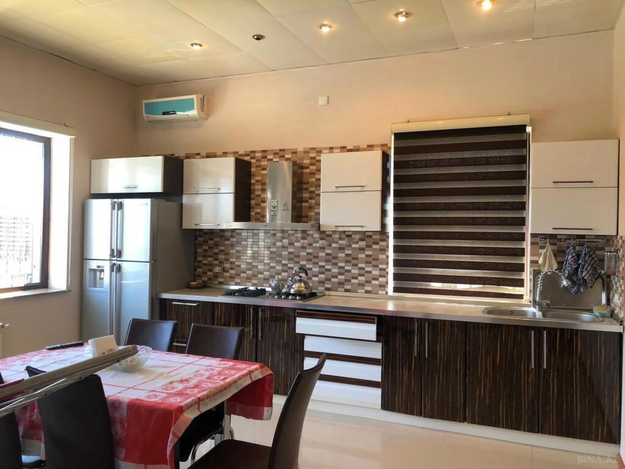 Kirayə verilir 6 otaqlı həyət evi 300 m²