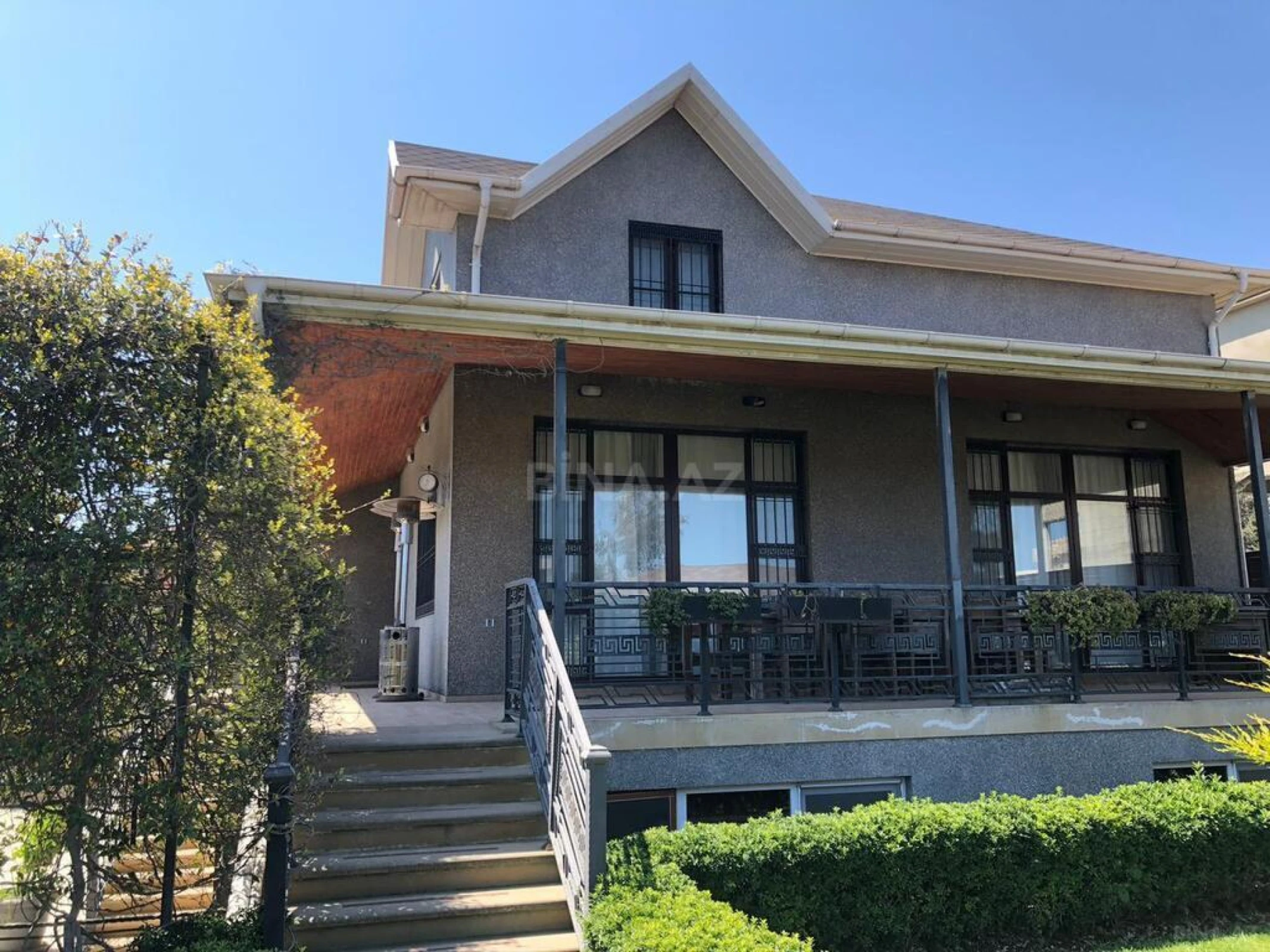 Kirayə verilir 6 otaqlı həyət evi 300 m²