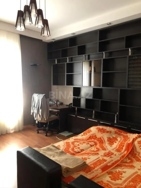 Kirayə verilir 6 otaqlı həyət evi 300 m²
