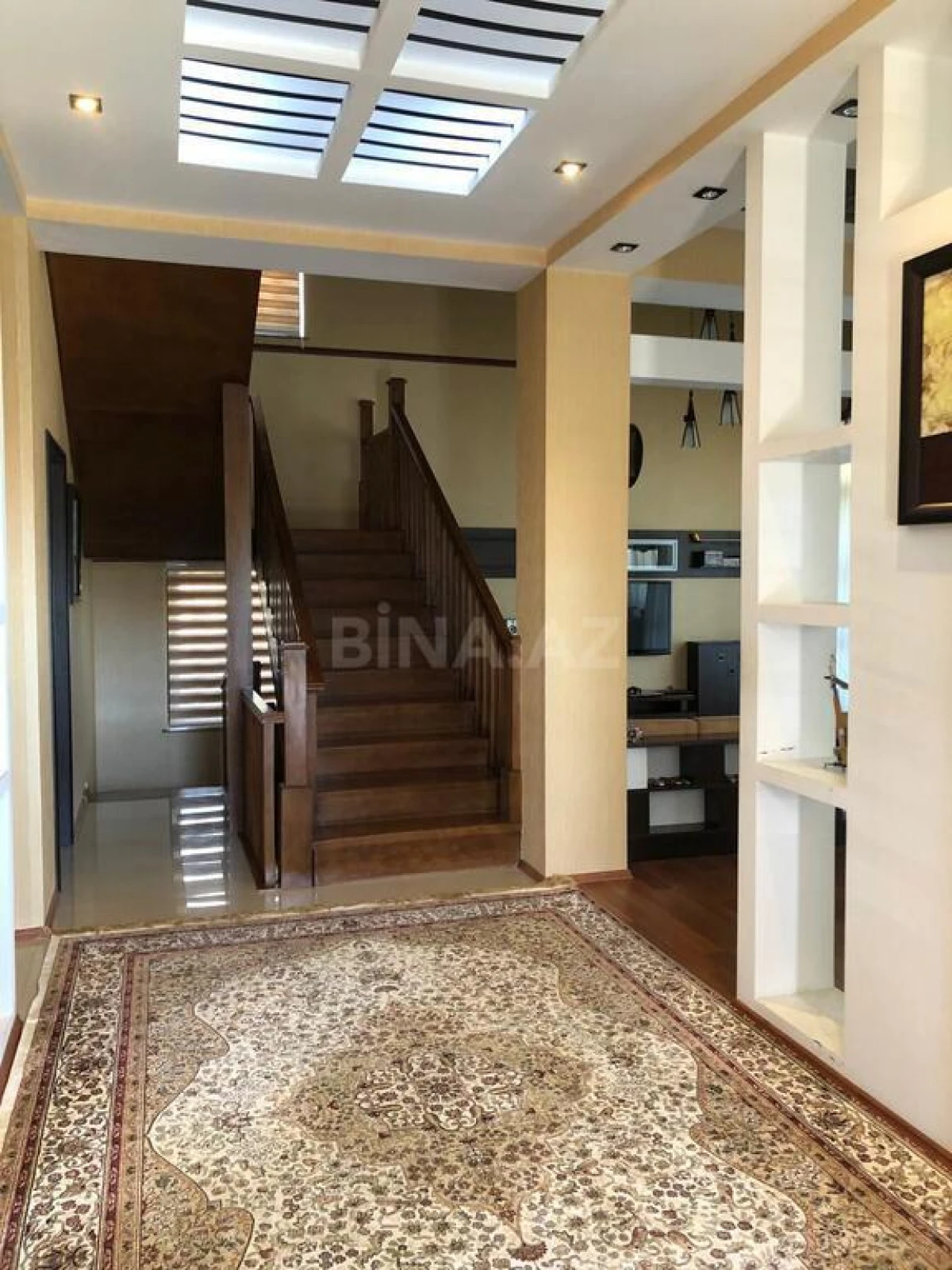 Kirayə verilir 6 otaqlı həyət evi 300 m²