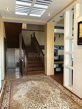 Kirayə verilir 6 otaqlı həyət evi 300 m²