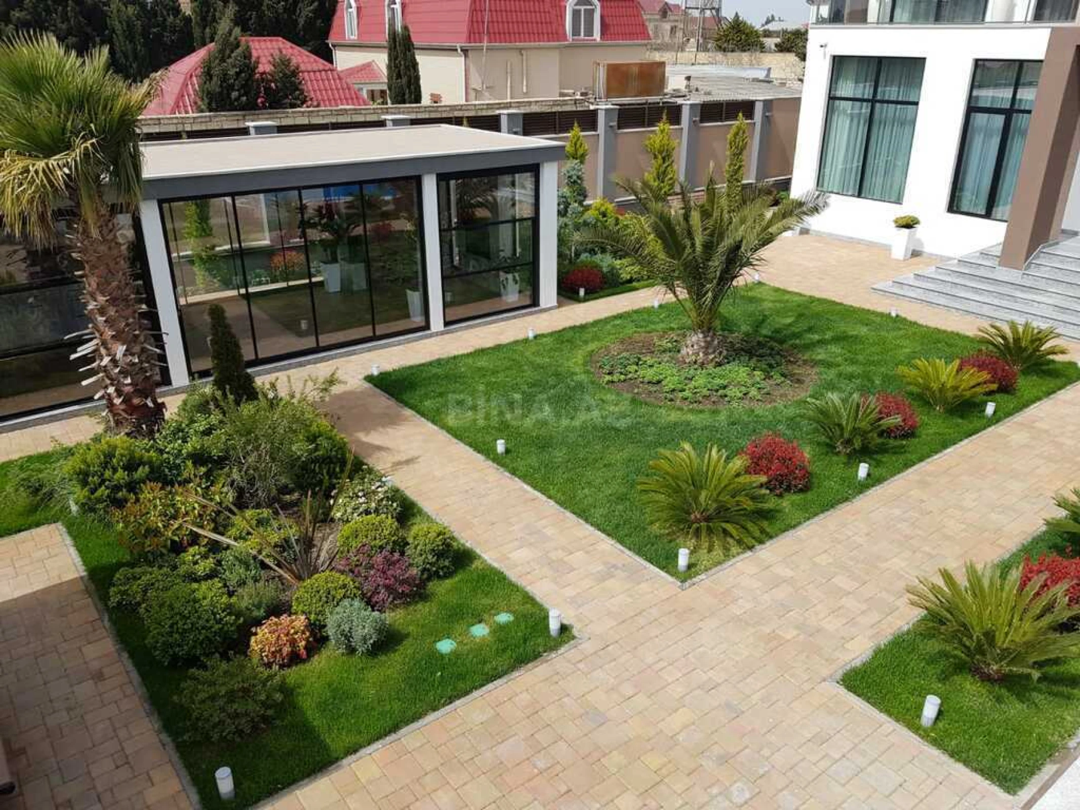 Kirayə verilir 6 otaqlı həyət evi 540 m²