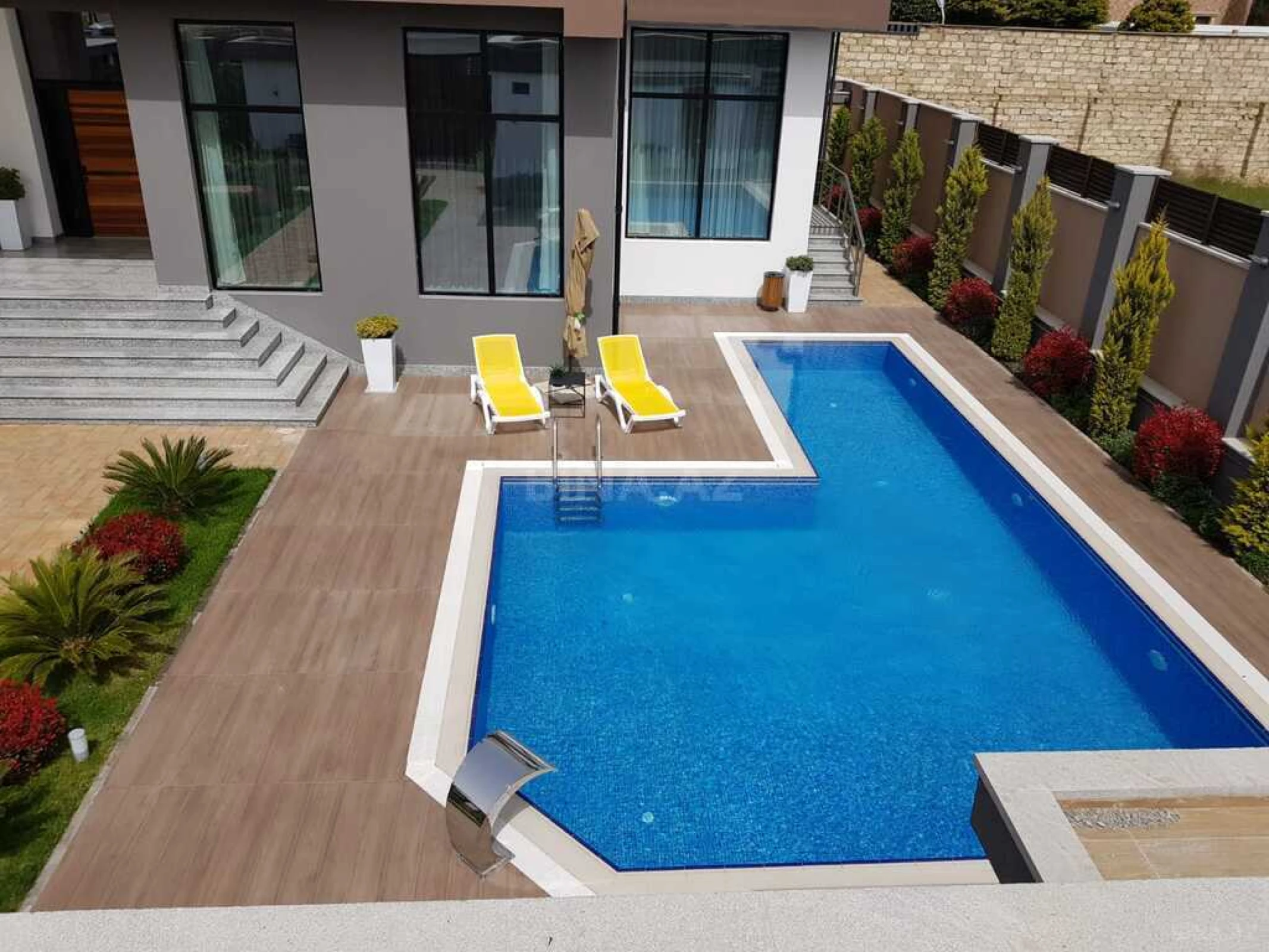 Kirayə verilir 6 otaqlı həyət evi 540 m²